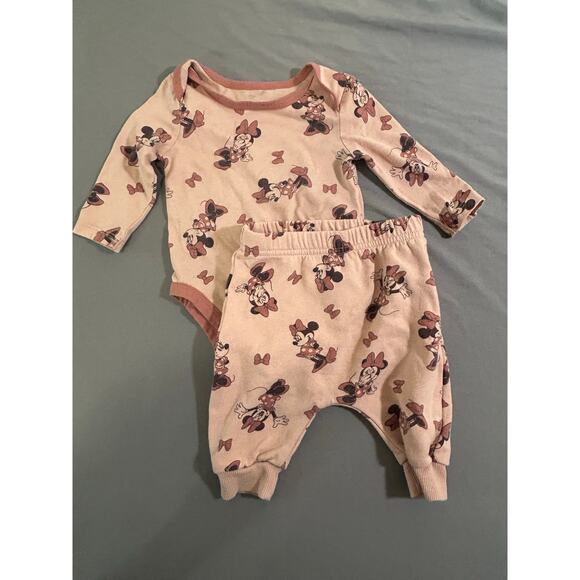 Disney Baby Minnie Girls 6 Month Two Piece Sweat Suit Set - Picture 1 of 6